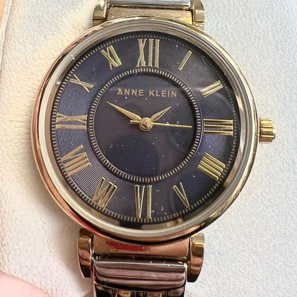 New Anne Klein chain Wrist Watch. Two tone silver/gold. Battery included, - Picture 4 of 6